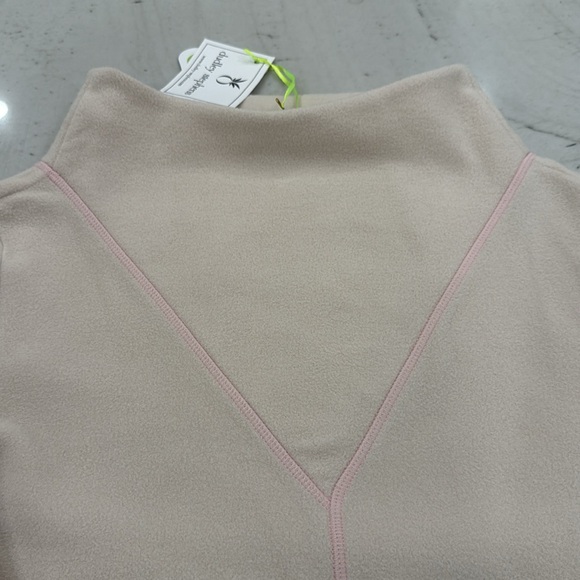 Dudley Stephen’s Carroll Street Turtleneck NWT size Medium Color Oatmeal - Picture 3 of 5